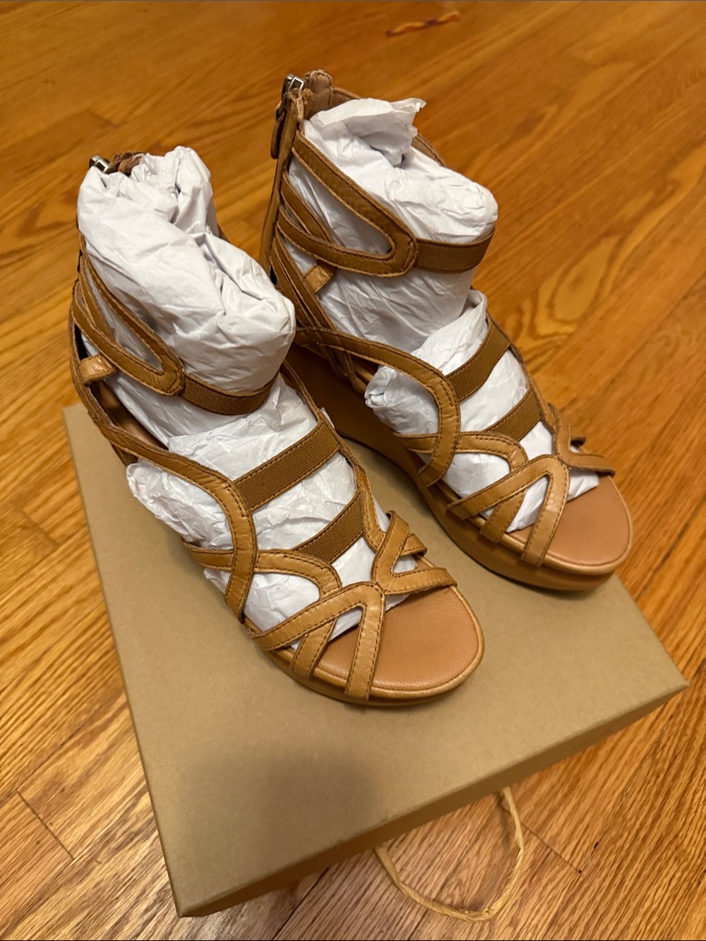 gentle souls Tan Joy Elastic Wedge  Heels Size 7.5 NIB
